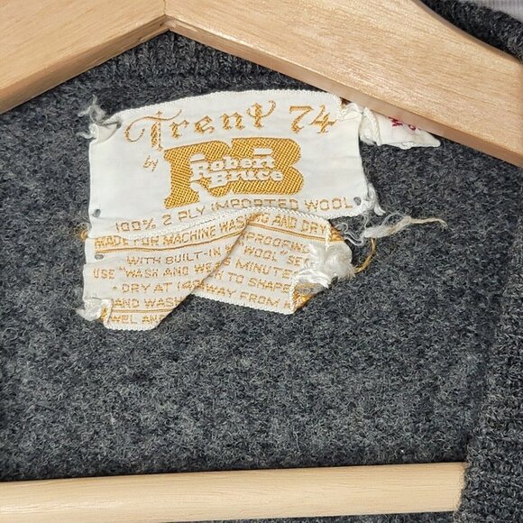 Vintage Trent 74 Robert Bruce 100% 2-Ply Wool Gray Vneck Sweater Size M - Picture 6 of 10
